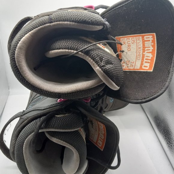 Thirtytwo W's Lashed Womens snowboard boots US 7 - Picture 3 of 9